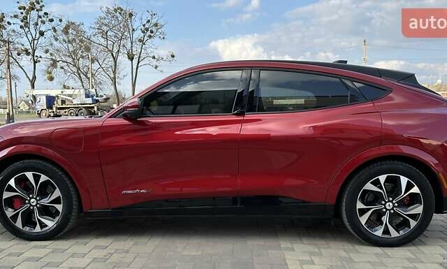 Красный Форд Mustang Mach-E, объемом двигателя 0 л и пробегом 41 тыс. км за 31999 $, фото 2 на Automoto.ua