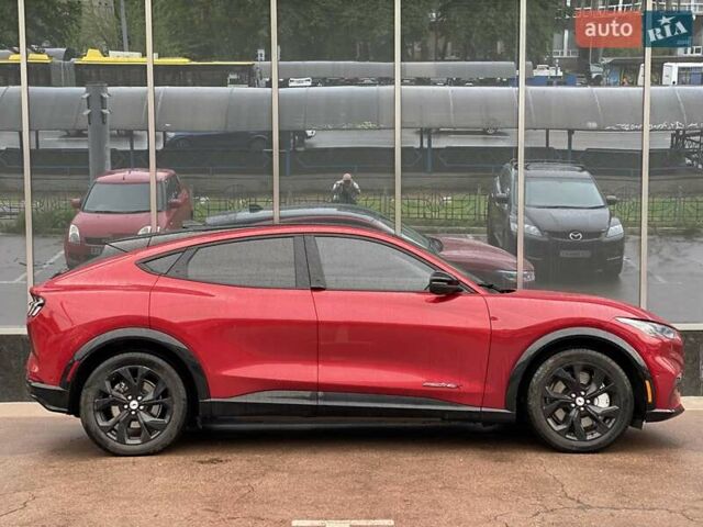 Красный Форд Mustang Mach-E, объемом двигателя 0 л и пробегом 24 тыс. км за 33300 $, фото 2 на Automoto.ua