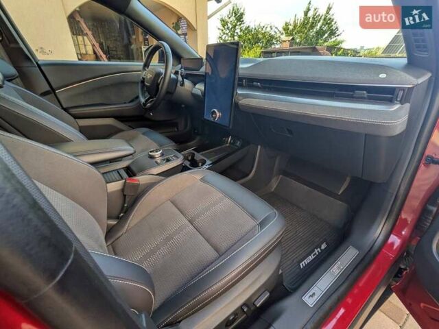 Красный Форд Mustang Mach-E, объемом двигателя 0 л и пробегом 25 тыс. км за 39900 $, фото 21 на Automoto.ua