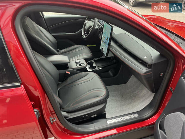 Красный Форд Mustang Mach-E, объемом двигателя 0 л и пробегом 78 тыс. км за 27999 $, фото 36 на Automoto.ua
