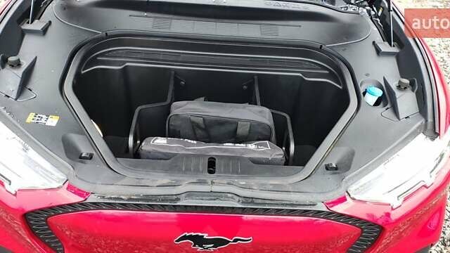 Красный Форд Mustang Mach-E, объемом двигателя 0 л и пробегом 52 тыс. км за 21500 $, фото 18 на Automoto.ua