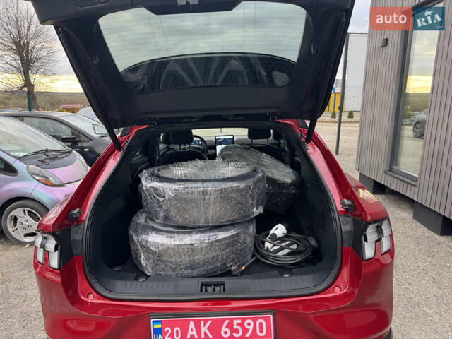 Форд Mustang Mach-E 2021 у Тернополі на Automoto.ua Червоний Форд Mustang Mach-E, об'ємом двигуна 0 л та пробігом 199 тис. км за 25000 $, фото 13 на Automoto.ua