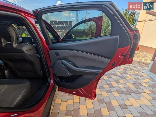 Красный Форд Mustang Mach-E, объемом двигателя 0 л и пробегом 25 тыс. км за 39900 $, фото 29 на Automoto.ua