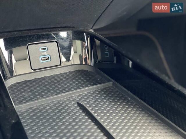 Красный Форд Mustang Mach-E, объемом двигателя 0 л и пробегом 24 тыс. км за 33300 $, фото 30 на Automoto.ua