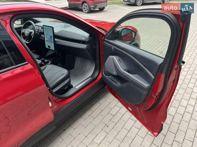 Красный Форд Mustang Mach-E, объемом двигателя 0 л и пробегом 78 тыс. км за 27999 $, фото 34 на Automoto.ua
