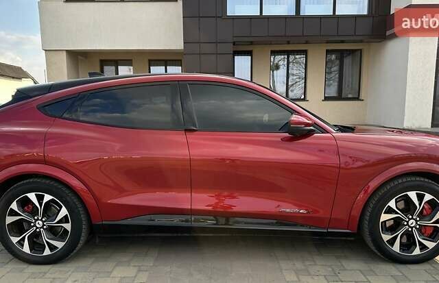 Красный Форд Mustang Mach-E, объемом двигателя 0 л и пробегом 41 тыс. км за 31999 $, фото 3 на Automoto.ua