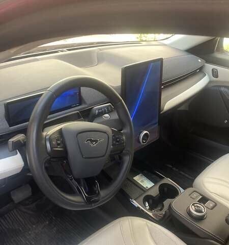 Красный Форд Mustang Mach-E, объемом двигателя 0 л и пробегом 77 тыс. км за 29950 $, фото 2 на Automoto.ua