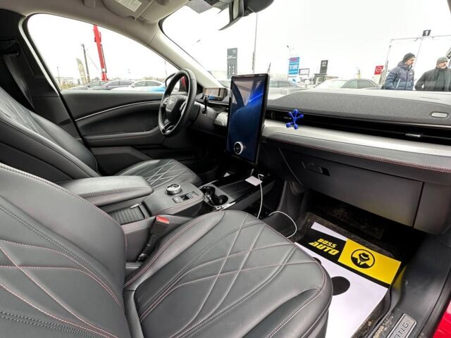Красный Форд Mustang Mach-E, объемом двигателя 75 л и пробегом 16 тыс. км за 28500 $, фото 13 на Automoto.ua