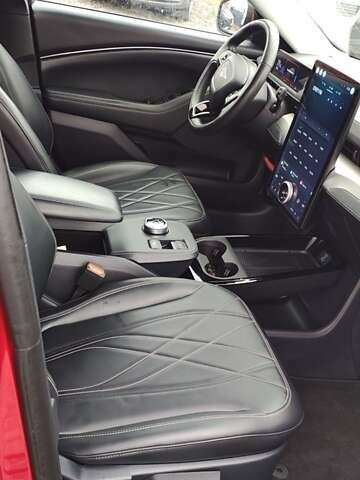Красный Форд Mustang Mach-E, объемом двигателя 0 л и пробегом 52 тыс. км за 21500 $, фото 12 на Automoto.ua