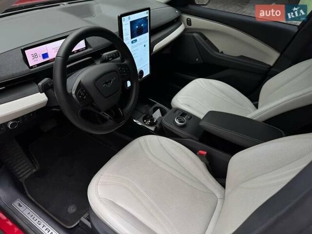 Красный Форд Mustang Mach-E, объемом двигателя 0 л и пробегом 26 тыс. км за 29999 $, фото 21 на Automoto.ua