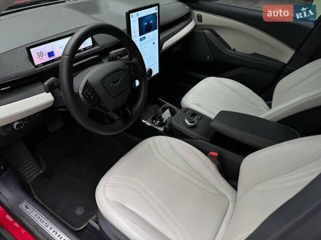 Красный Форд Mustang Mach-E, объемом двигателя 0 л и пробегом 26 тыс. км за 29999 $, фото 19 на Automoto.ua