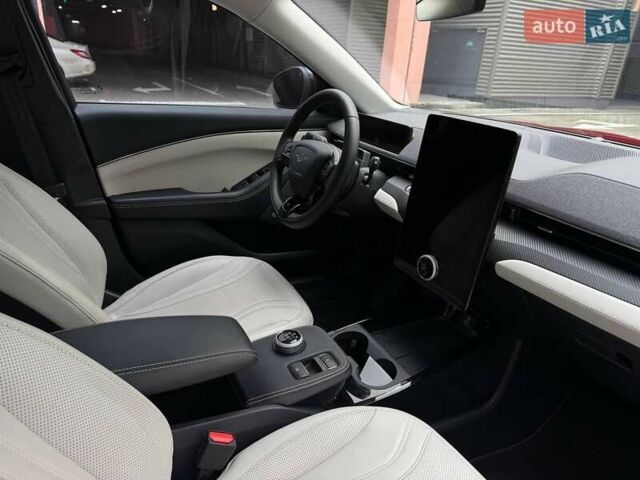 Красный Форд Mustang Mach-E, объемом двигателя 0 л и пробегом 26 тыс. км за 29999 $, фото 16 на Automoto.ua