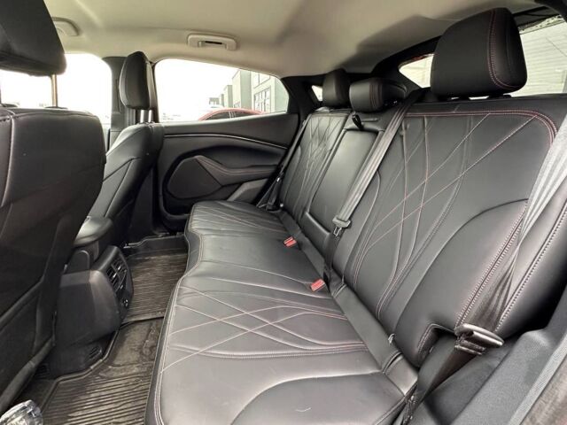 Красный Форд Mustang Mach-E, объемом двигателя 75 л и пробегом 16 тыс. км за 28500 $, фото 16 на Automoto.ua