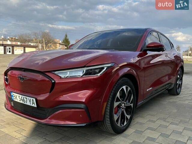 Красный Форд Mustang Mach-E, объемом двигателя 0 л и пробегом 41 тыс. км за 31999 $, фото 1 на Automoto.ua