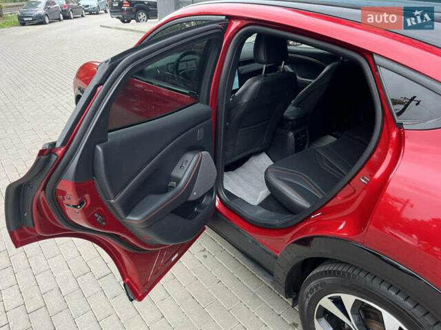 Красный Форд Mustang Mach-E, объемом двигателя 0 л и пробегом 78 тыс. км за 27999 $, фото 43 на Automoto.ua