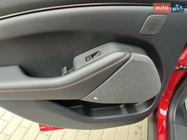 Красный Форд Mustang Mach-E, объемом двигателя 0 л и пробегом 78 тыс. км за 27999 $, фото 44 на Automoto.ua