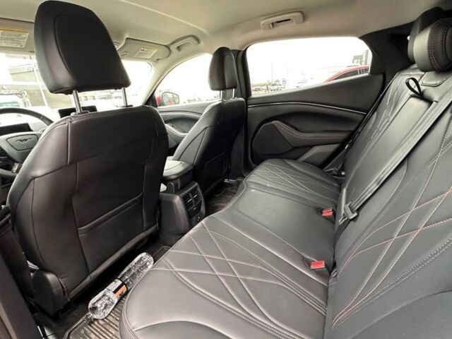 Красный Форд Mustang Mach-E, объемом двигателя 75 л и пробегом 16 тыс. км за 28500 $, фото 15 на Automoto.ua