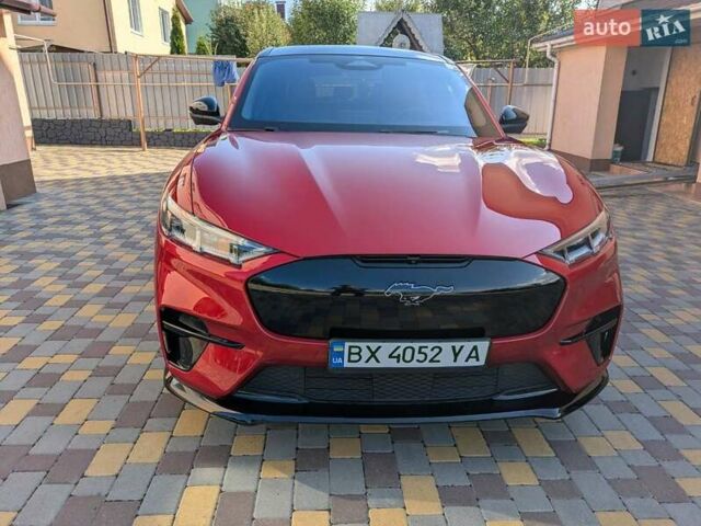 Красный Форд Mustang Mach-E, объемом двигателя 0 л и пробегом 25 тыс. км за 39900 $, фото 3 на Automoto.ua