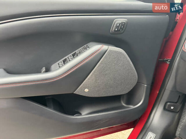 Форд Mustang Mach-E 2021 у Тернополі на Automoto.ua Червоний Форд Mustang Mach-E, об'ємом двигуна 0 л та пробігом 199 тис. км за 25000 $, фото 24 на Automoto.ua