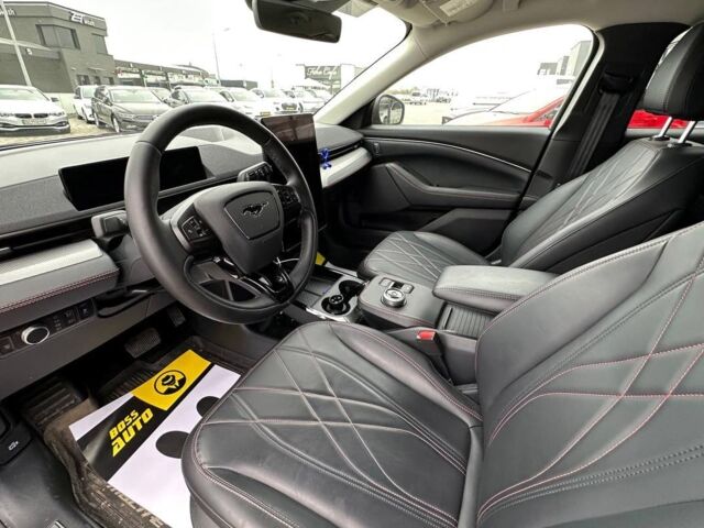 Красный Форд Mustang Mach-E, объемом двигателя 75 л и пробегом 16 тыс. км за 28500 $, фото 8 на Automoto.ua
