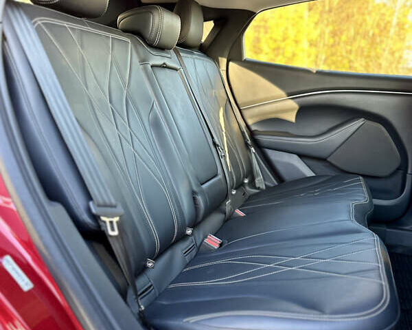 Красный Форд Mustang Mach-E, объемом двигателя 0 л и пробегом 98 тыс. км за 19950 $, фото 48 на Automoto.ua