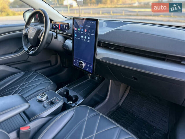 Красный Форд Mustang Mach-E, объемом двигателя 0 л и пробегом 98 тыс. км за 19950 $, фото 37 на Automoto.ua