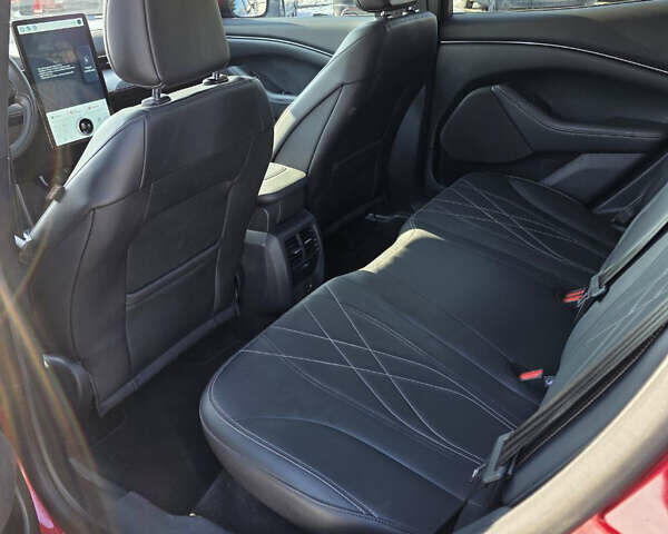 Красный Форд Mustang Mach-E, объемом двигателя 0 л и пробегом 38 тыс. км за 27500 $, фото 10 на Automoto.ua