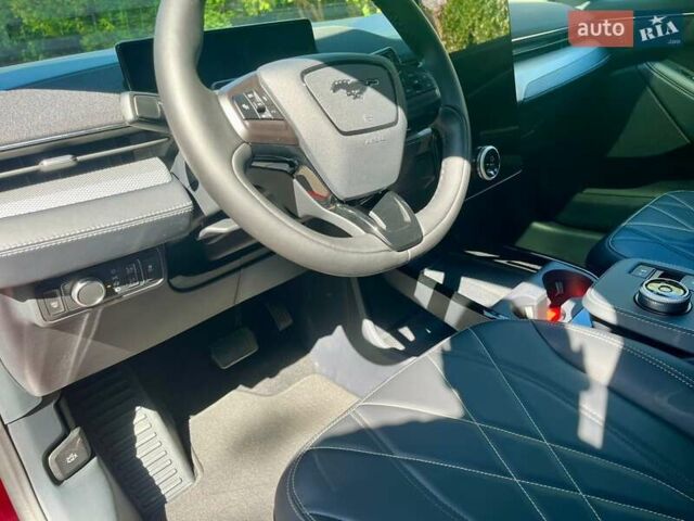 Красный Форд Mustang Mach-E, объемом двигателя 0 л и пробегом 26 тыс. км за 27400 $, фото 12 на Automoto.ua