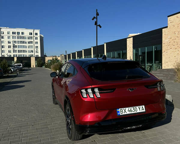 Красный Форд Mustang Mach-E, объемом двигателя 0 л и пробегом 9 тыс. км за 35800 $, фото 3 на Automoto.ua