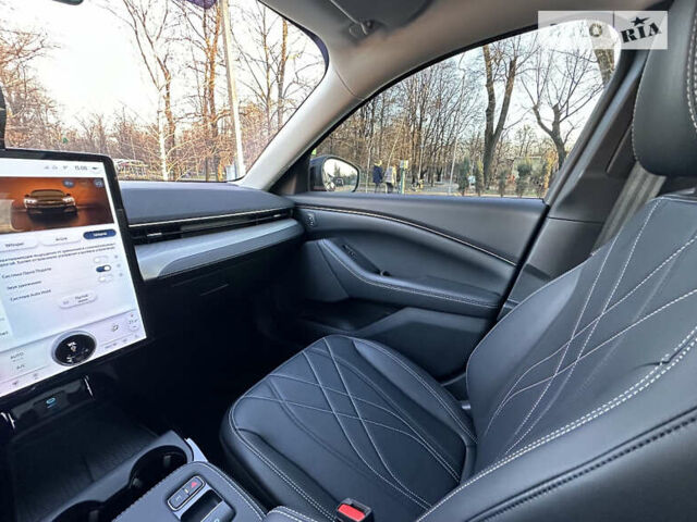 Красный Форд Mustang Mach-E, объемом двигателя 0 л и пробегом 14 тыс. км за 38000 $, фото 15 на Automoto.ua