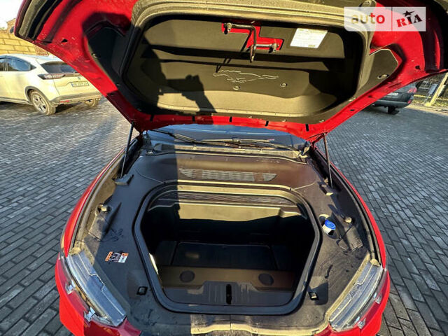 Красный Форд Mustang Mach-E, объемом двигателя 0 л и пробегом 14 тыс. км за 38000 $, фото 4 на Automoto.ua