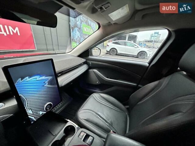 Красный Форд Mustang Mach-E, объемом двигателя 0 л и пробегом 80 тыс. км за 26500 $, фото 15 на Automoto.ua