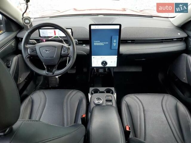 Красный Форд Mustang Mach-E, объемом двигателя 0 л и пробегом 102 тыс. км за 9400 $, фото 7 на Automoto.ua