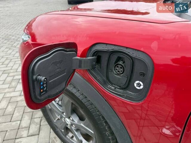 Красный Форд Mustang Mach-E, объемом двигателя 0 л и пробегом 107 тыс. км за 19500 $, фото 10 на Automoto.ua