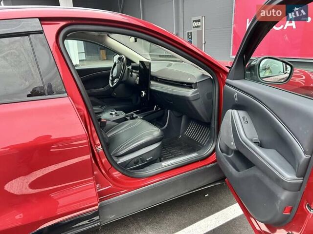 Красный Форд Mustang Mach-E, объемом двигателя 0 л и пробегом 80 тыс. км за 26500 $, фото 11 на Automoto.ua