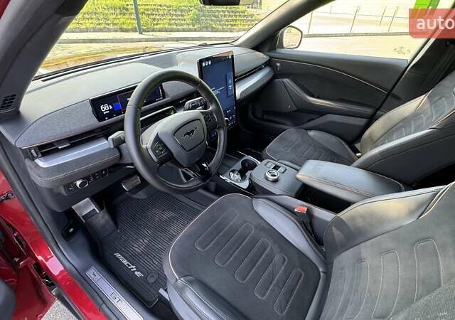 Красный Форд Mustang Mach-E, объемом двигателя 0 л и пробегом 43 тыс. км за 29999 $, фото 30 на Automoto.ua
