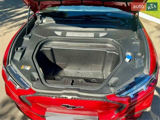 Красный Форд Mustang Mach-E, объемом двигателя 0 л и пробегом 26 тыс. км за 27400 $, фото 3 на Automoto.ua