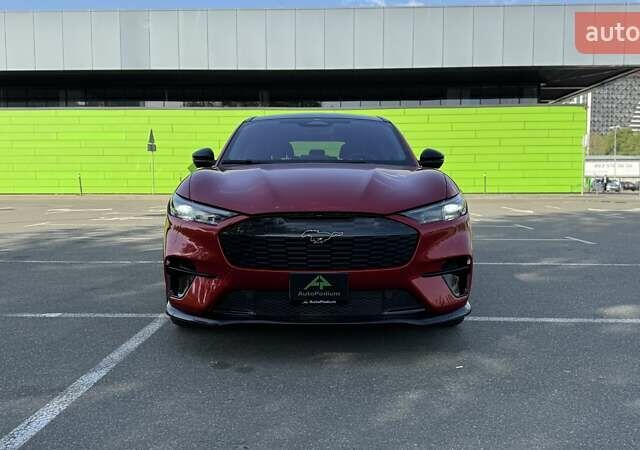 Красный Форд Mustang Mach-E, объемом двигателя 0 л и пробегом 43 тыс. км за 29999 $, фото 2 на Automoto.ua