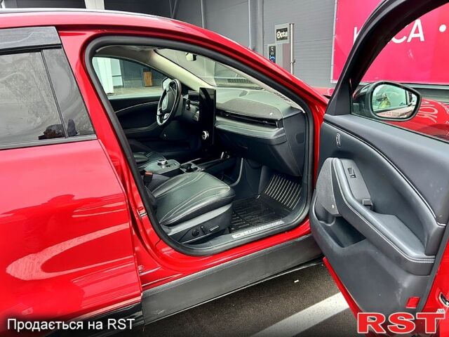 Червоний Форд Mustang Mach-E, об'ємом двигуна 0.35 л та пробігом 80 тис. км за 26500 $, фото 8 на Automoto.ua