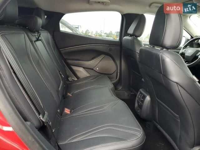 Красный Форд Mustang Mach-E, объемом двигателя 0 л и пробегом 102 тыс. км за 9400 $, фото 10 на Automoto.ua