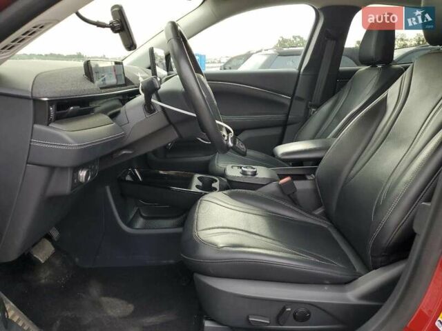Красный Форд Mustang Mach-E, объемом двигателя 0 л и пробегом 102 тыс. км за 9400 $, фото 6 на Automoto.ua