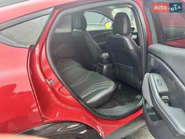 Красный Форд Mustang Mach-E, объемом двигателя 0 л и пробегом 80 тыс. км за 26500 $, фото 10 на Automoto.ua