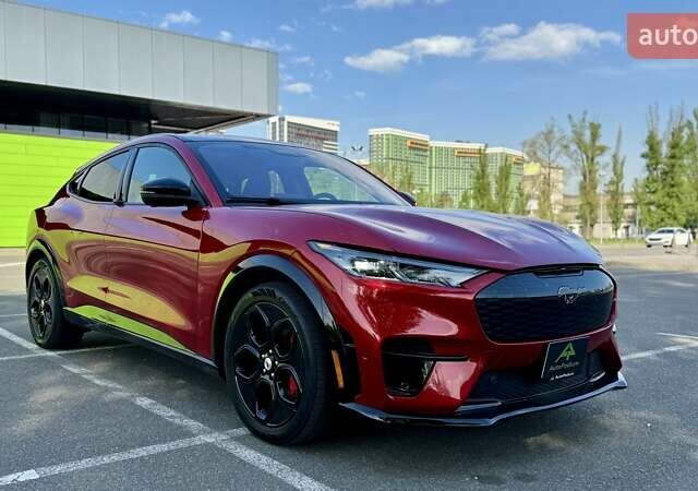 Красный Форд Mustang Mach-E, объемом двигателя 0 л и пробегом 43 тыс. км за 29999 $, фото 1 на Automoto.ua