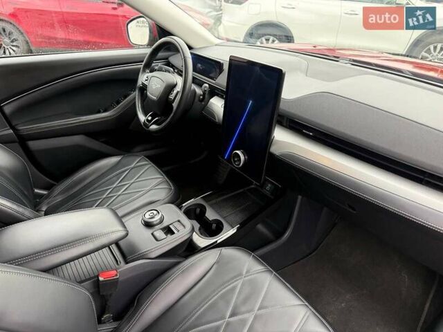 Красный Форд Mustang Mach-E, объемом двигателя 0 л и пробегом 107 тыс. км за 19500 $, фото 7 на Automoto.ua
