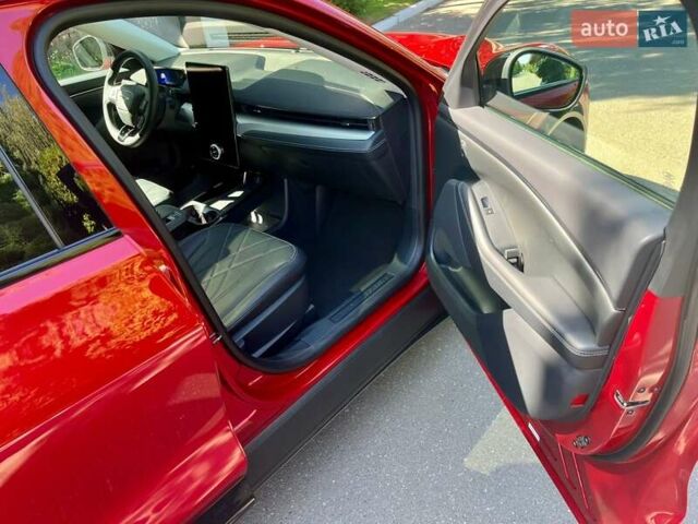 Красный Форд Mustang Mach-E, объемом двигателя 0 л и пробегом 26 тыс. км за 27400 $, фото 15 на Automoto.ua