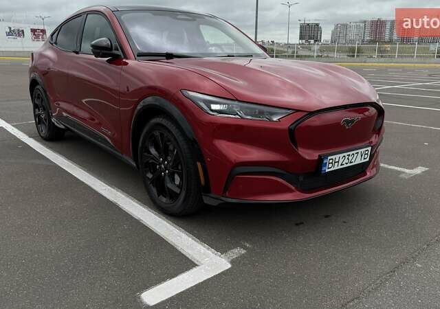 Красный Форд Mustang Mach-E, объемом двигателя 0 л и пробегом 1 тыс. км за 32000 $, фото 2 на Automoto.ua