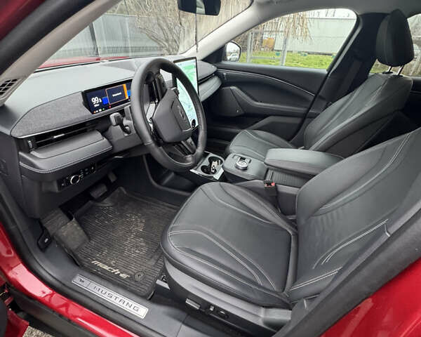 Красный Форд Mustang Mach-E, объемом двигателя 0 л и пробегом 12 тыс. км за 28000 $, фото 8 на Automoto.ua