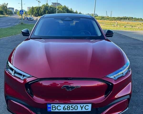 Красный Форд Mustang Mach-E, объемом двигателя 0 л и пробегом 10 тыс. км за 26500 $, фото 2 на Automoto.ua