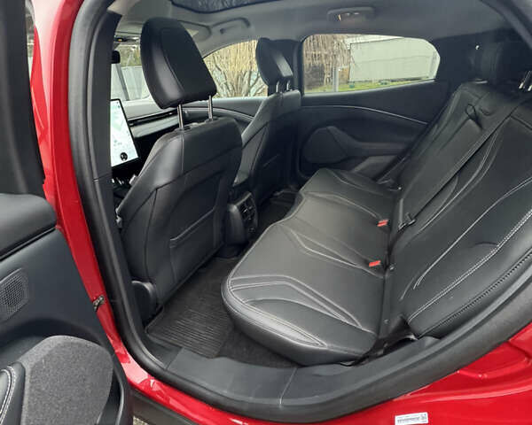 Красный Форд Mustang Mach-E, объемом двигателя 0 л и пробегом 12 тыс. км за 28000 $, фото 9 на Automoto.ua
