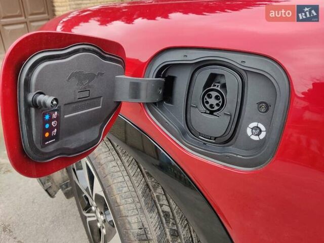 Красный Форд Mustang Mach-E, объемом двигателя 0 л и пробегом 6 тыс. км за 26999 $, фото 13 на Automoto.ua